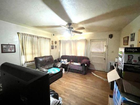 15300 West E Street Kerman, CA 93630 - Photo 5 of 13 a living room with furniture and a flat screen tv