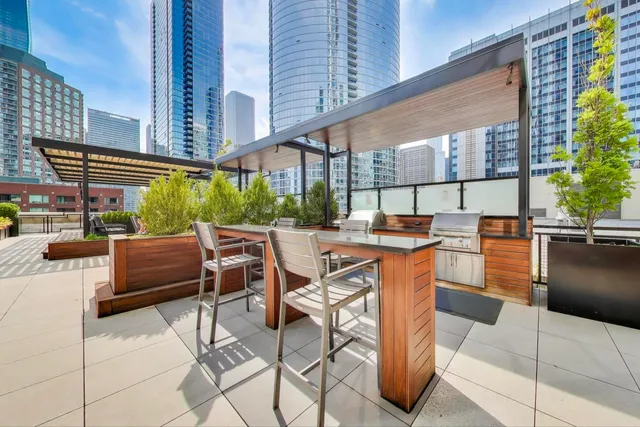 $519,000 | 512 North McClurg Court, Unit 1704, Chicago, IL 60611