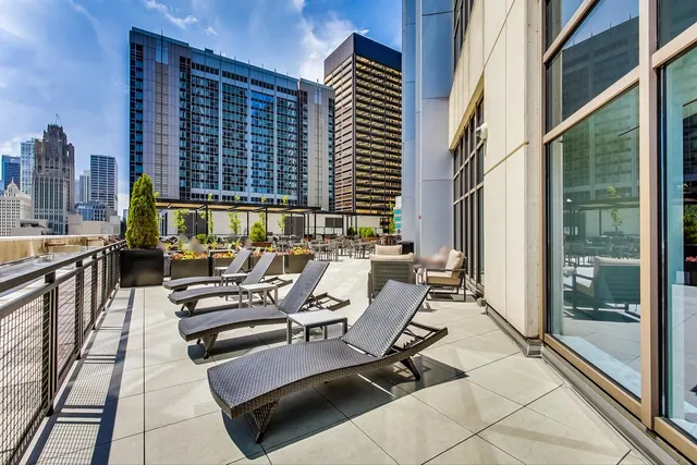 $519,000 | 512 North McClurg Court, Unit 1704, Chicago, IL 60611