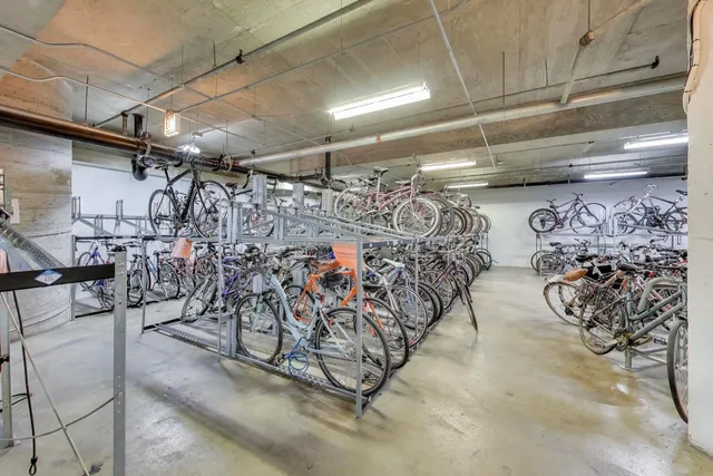 $519,000 | 512 North McClurg Court, Unit 1704, Chicago, IL 60611