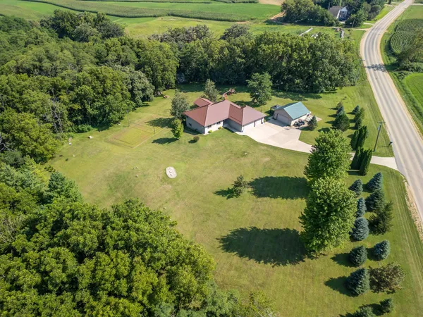 $750,000 | N7012 County Hwy J, Monticello, WI 53570