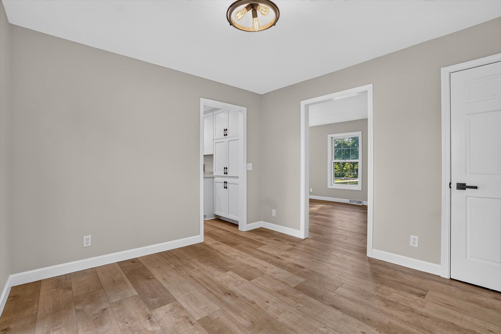 4437 South Oakley Road Janesville, WI 53546 - Photo 9 of 40