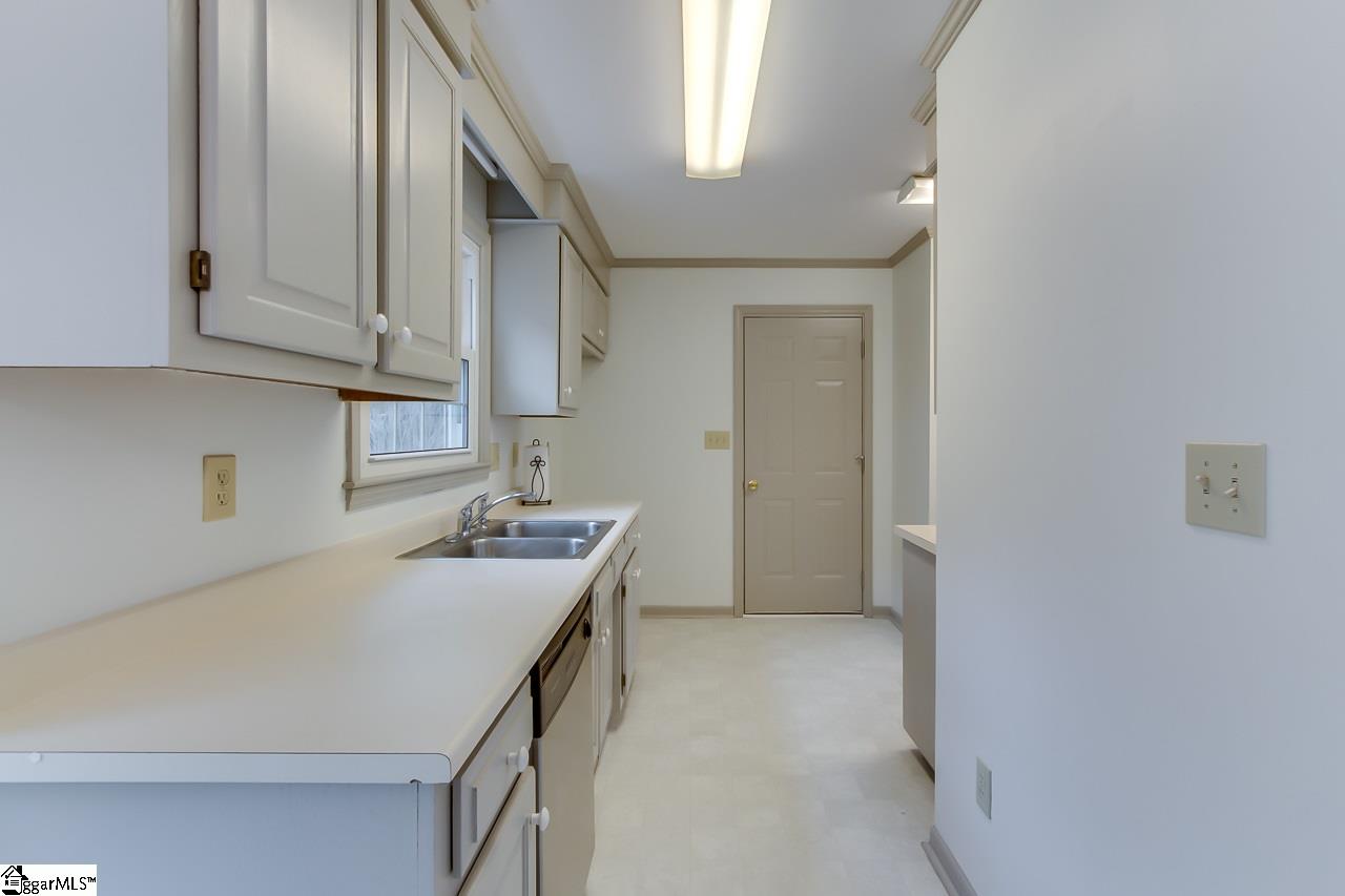 6 Pine Gate Court Greenville, SC 29607 - Photo 12 of 35 Gallery Image 12