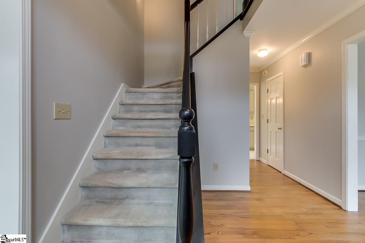 6 Pine Gate Court Greenville, SC 29607 - Photo 4 of 35 Gallery Image 4