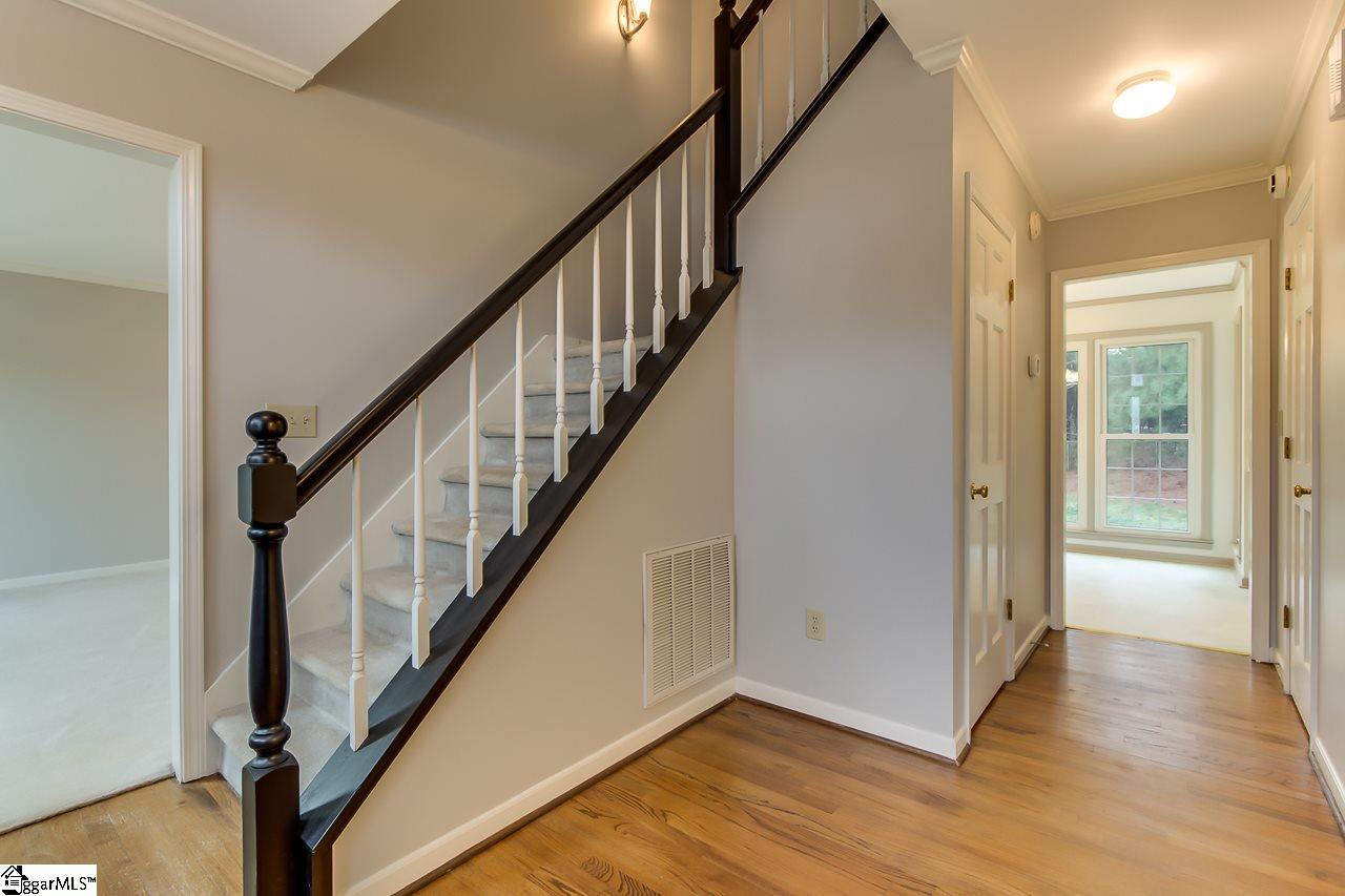 6 Pine Gate Court Greenville, SC 29607 - Photo 8 of 35 Gallery Image 8