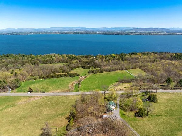 $1,500,000 | 5575 State Highway 9N, Westport, NY 12993