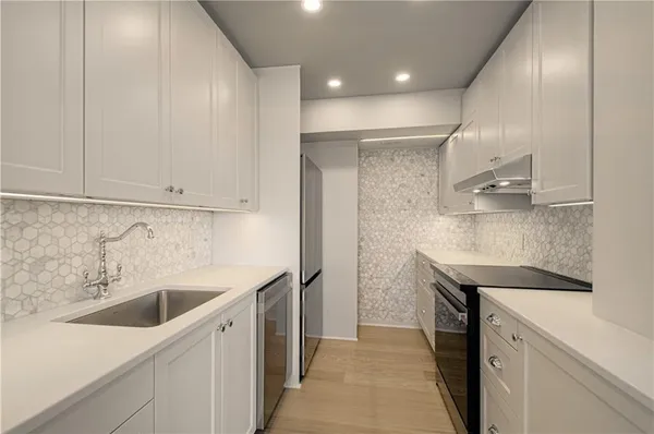 $340,000 | 4550 Warwick Boulevard, Unit 1205, Kansas City, MO 64111