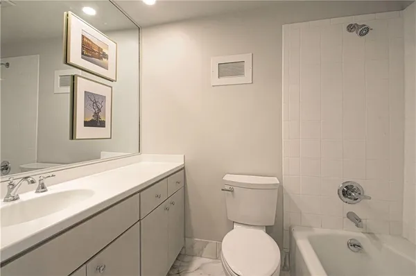 $340,000 | 4550 Warwick Boulevard, Unit 1205, Kansas City, MO 64111