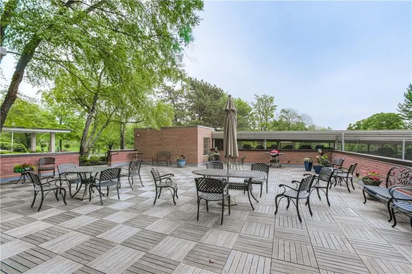 $340,000 | 4550 Warwick Boulevard, Unit 1205, Kansas City, MO 64111