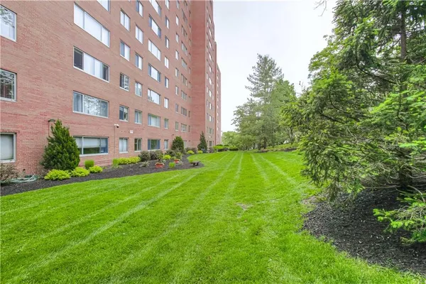 $340,000 | 4550 Warwick Boulevard, Unit 1205, Kansas City, MO 64111