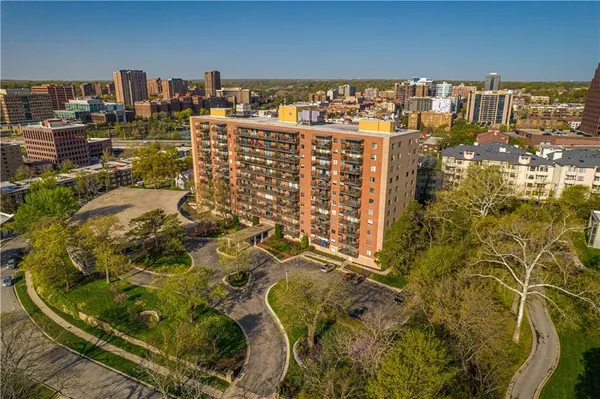 $340,000 | 4550 Warwick Boulevard, Unit 1205, Kansas City, MO 64111