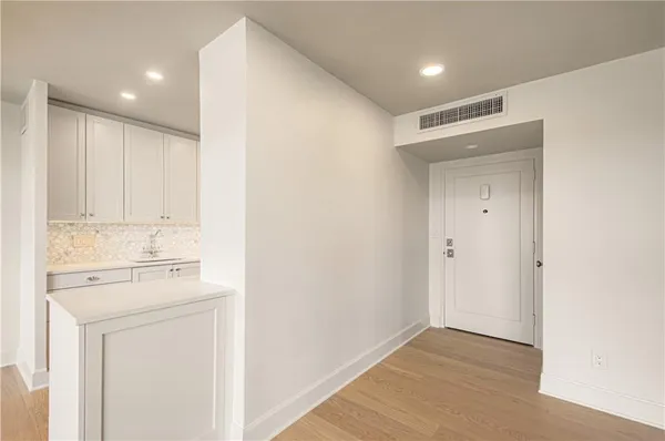 $340,000 | 4550 Warwick Boulevard, Unit 1205, Kansas City, MO 64111