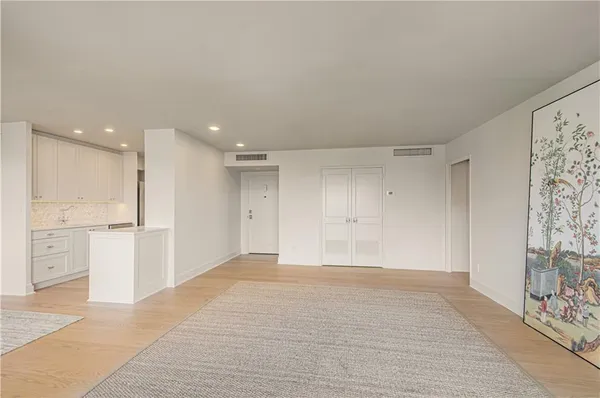 $340,000 | 4550 Warwick Boulevard, Unit 1205, Kansas City, MO 64111
