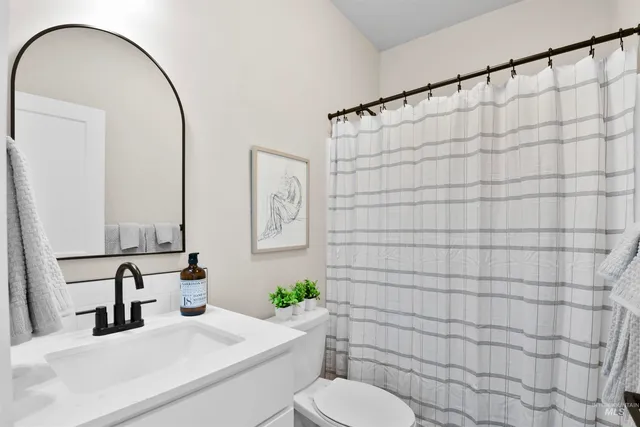 $345,000 | 523 North Lucy Lane, Nampa, ID 83687