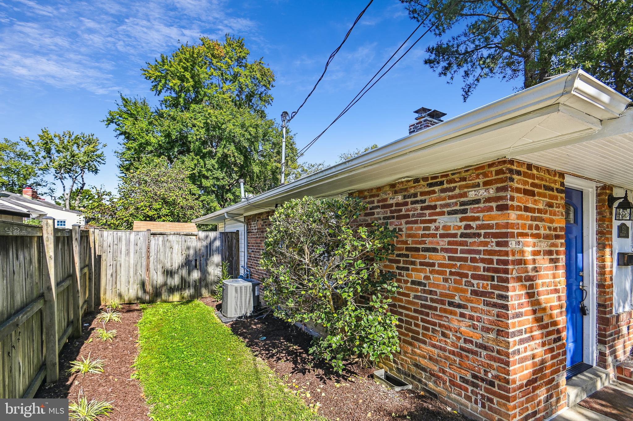 1512 Shenandoah Road Alexandria, VA 22308 - Photo 32 of 36 Side Elevation
