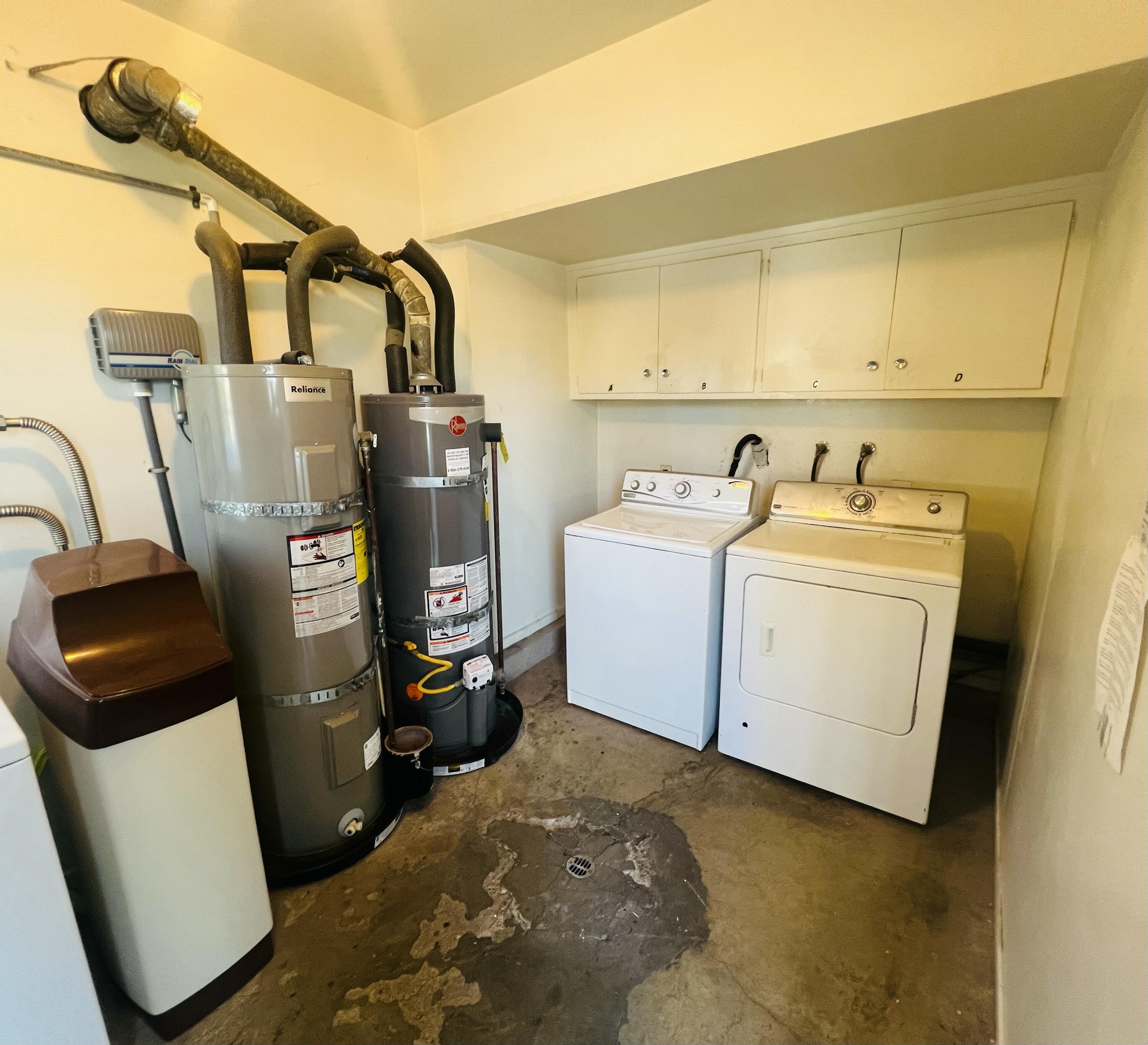 459 Linfield Place Goleta, CA 93117 - Photo 17 of 17 a utility room with dryer and washer