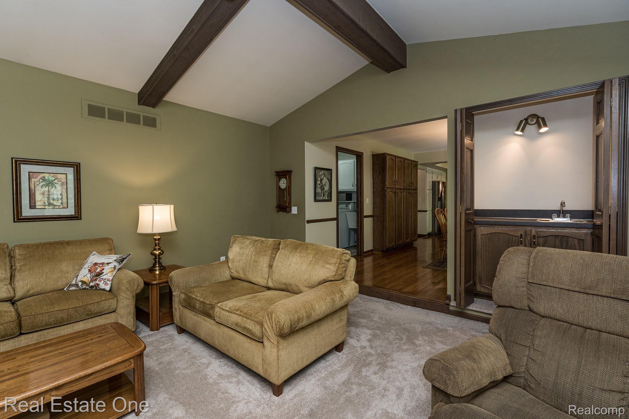 1900 McCormick Drive Rochester, MI 48306 - Photo 21 of 56 1900 McCormick MLS-W043.jpg