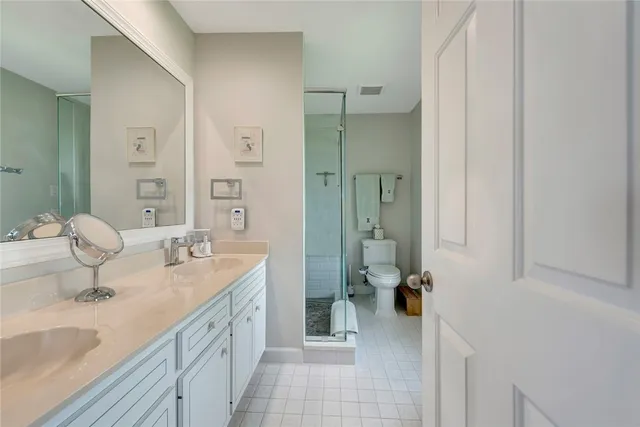 a en suite bathroom with double sink and a mirror