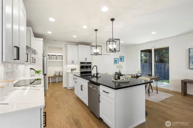 $1,250,000 | 13332 Lake Road, Lynnwood, WA 98087