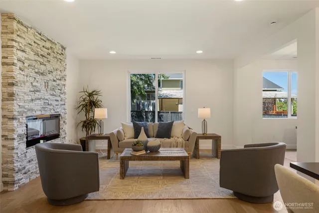 $1,250,000 | 13332 Lake Road, Lynnwood, WA 98087