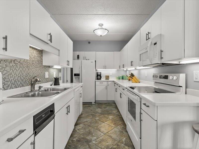 333 Lake Avenue, Unit 308 Racine, WI 53403 - Photo 14 of 51 Kitchen