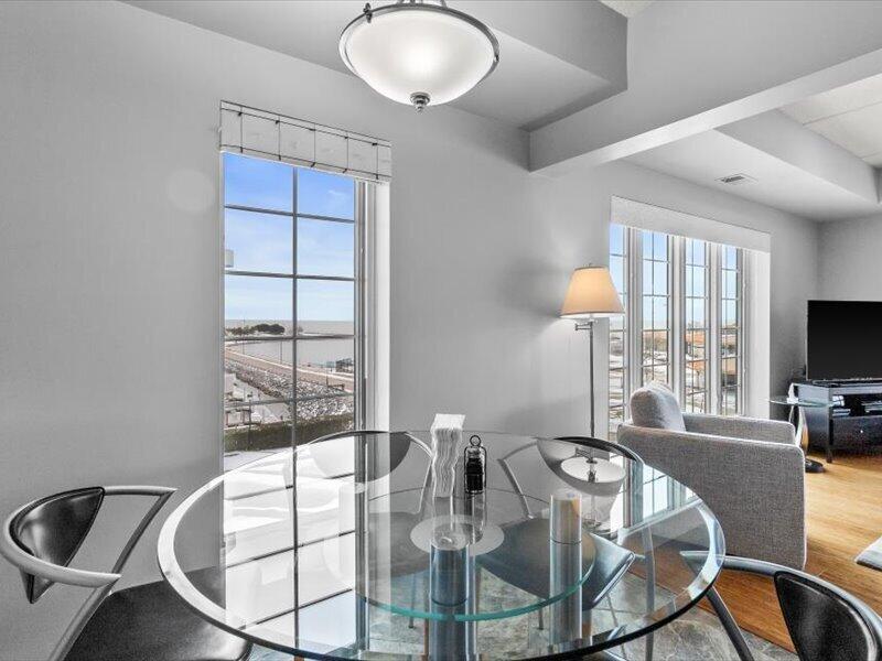 333 Lake Avenue, Unit 308 Racine, WI 53403 - Photo 16 of 51 Kitchen Dinette