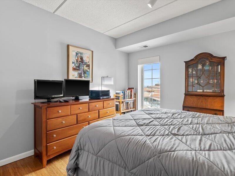 333 Lake Avenue, Unit 308 Racine, WI 53403 - Photo 18 of 51 Primary Bedroom