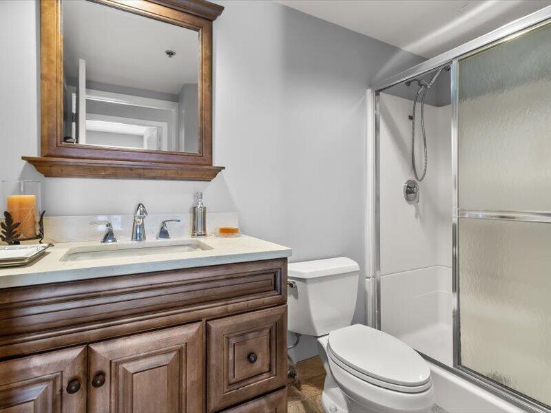 333 Lake Avenue, Unit 308 Racine, WI 53403 - Photo 19 of 51 Primary Bath