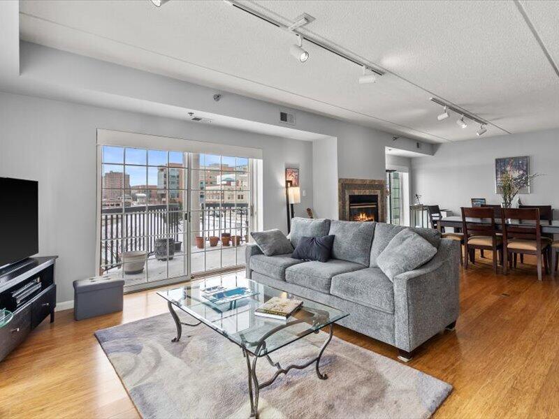 333 Lake Avenue, Unit 308 Racine, WI 53403 - Photo 24 of 51 Great Room