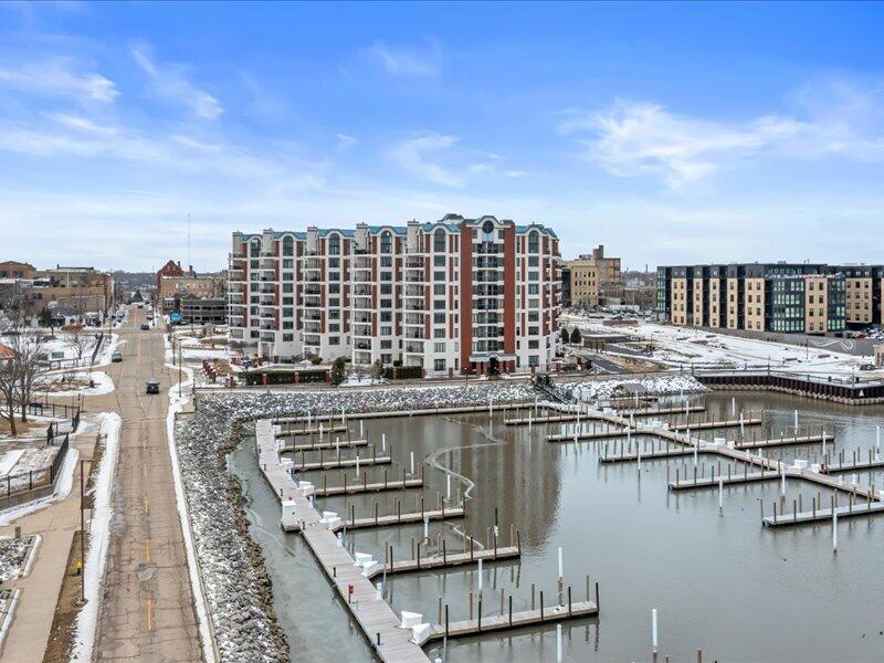 333 Lake Avenue, Unit 308 Racine, WI 53403 - Photo 35 of 51 Marina view toward Lakeshore Towers