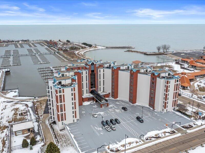 333 Lake Avenue, Unit 308 Racine, WI 53403 - Photo 39 of 51 Secure Surface Parking