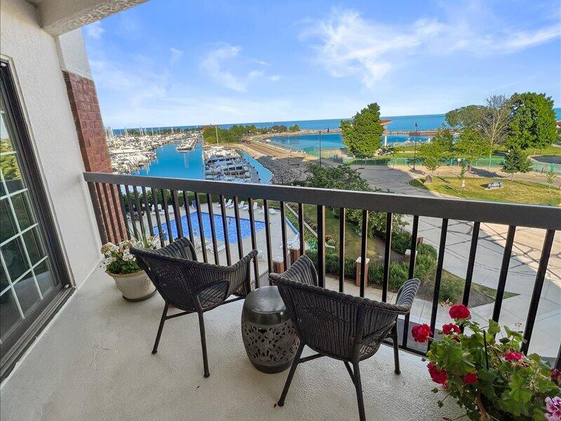 333 Lake Avenue, Unit 308 Racine, WI 53403 - Photo 4 of 51 South End