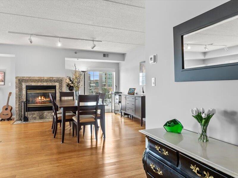 333 Lake Avenue, Unit 308 Racine, WI 53403 - Photo 7 of 51 Entrance hallway