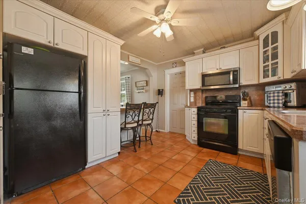 $749,000 | 197 South 4th Street, Lindenhurst, NY 11757