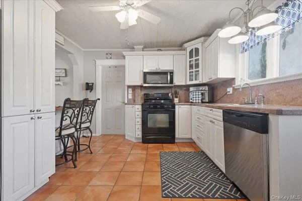 $749,000 | 197 South 4th Street, Lindenhurst, NY 11757