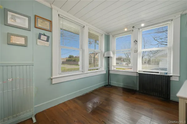 $749,000 | 197 South 4th Street, Lindenhurst, NY 11757