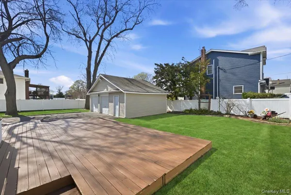 $749,000 | 197 South 4th Street, Lindenhurst, NY 11757