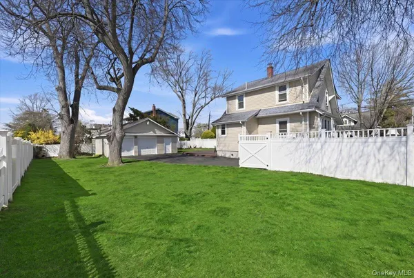 $749,000 | 197 South 4th Street, Lindenhurst, NY 11757