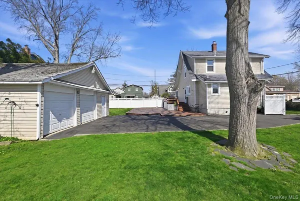 $749,000 | 197 South 4th Street, Lindenhurst, NY 11757