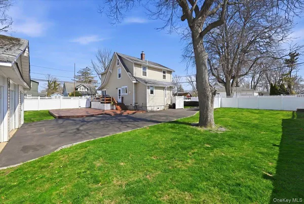 $749,000 | 197 South 4th Street, Lindenhurst, NY 11757