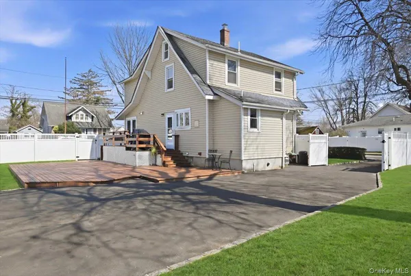 $749,000 | 197 South 4th Street, Lindenhurst, NY 11757