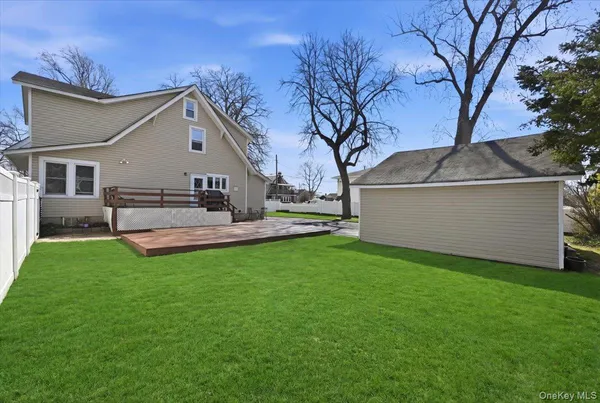 $749,000 | 197 South 4th Street, Lindenhurst, NY 11757