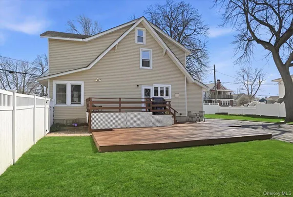 $749,000 | 197 South 4th Street, Lindenhurst, NY 11757