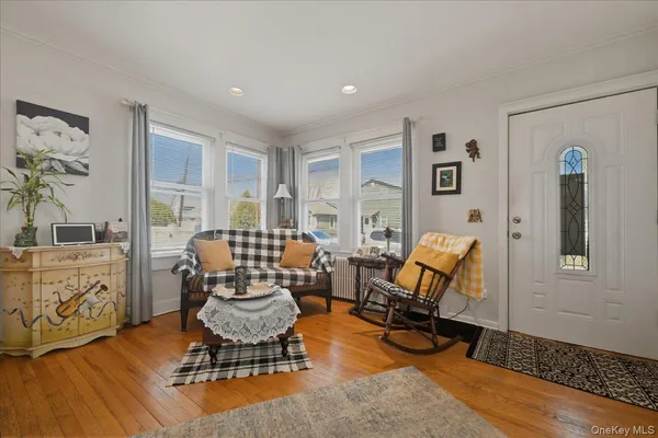 $749,000 | 197 South 4th Street, Lindenhurst, NY 11757