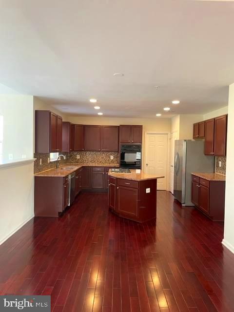 9405 Stream Valley Lane Clinton, MD 20735 - Photo 34 of 57 Kitchen
