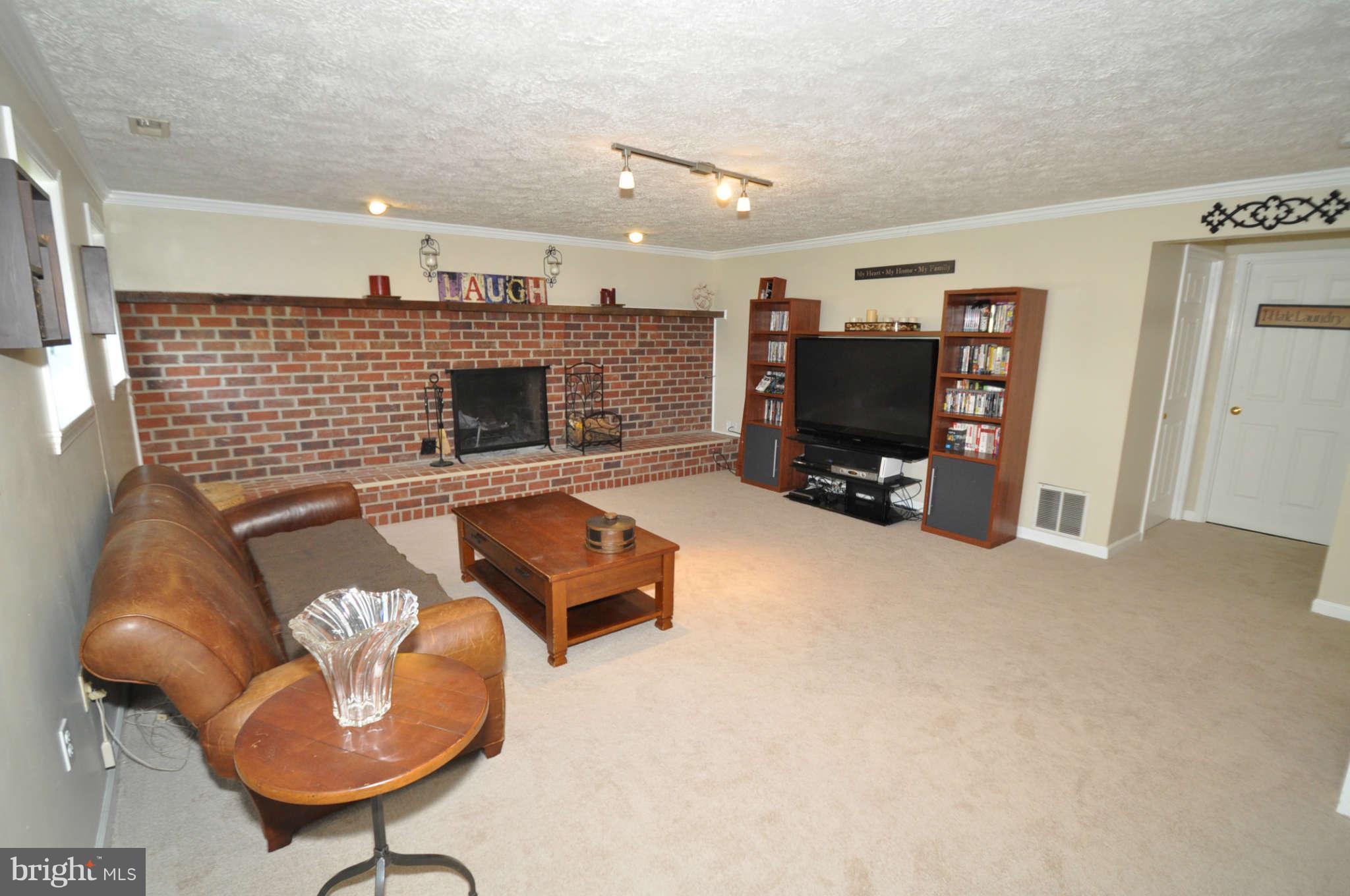 24509 Welsh Road Gaithersburg, MD 20882 - Photo 20 of 23 Family Room