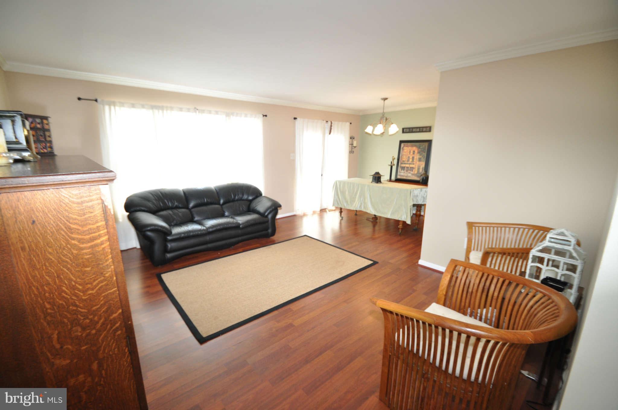 24509 Welsh Road Gaithersburg, MD 20882 - Photo 3 of 23 Living Room