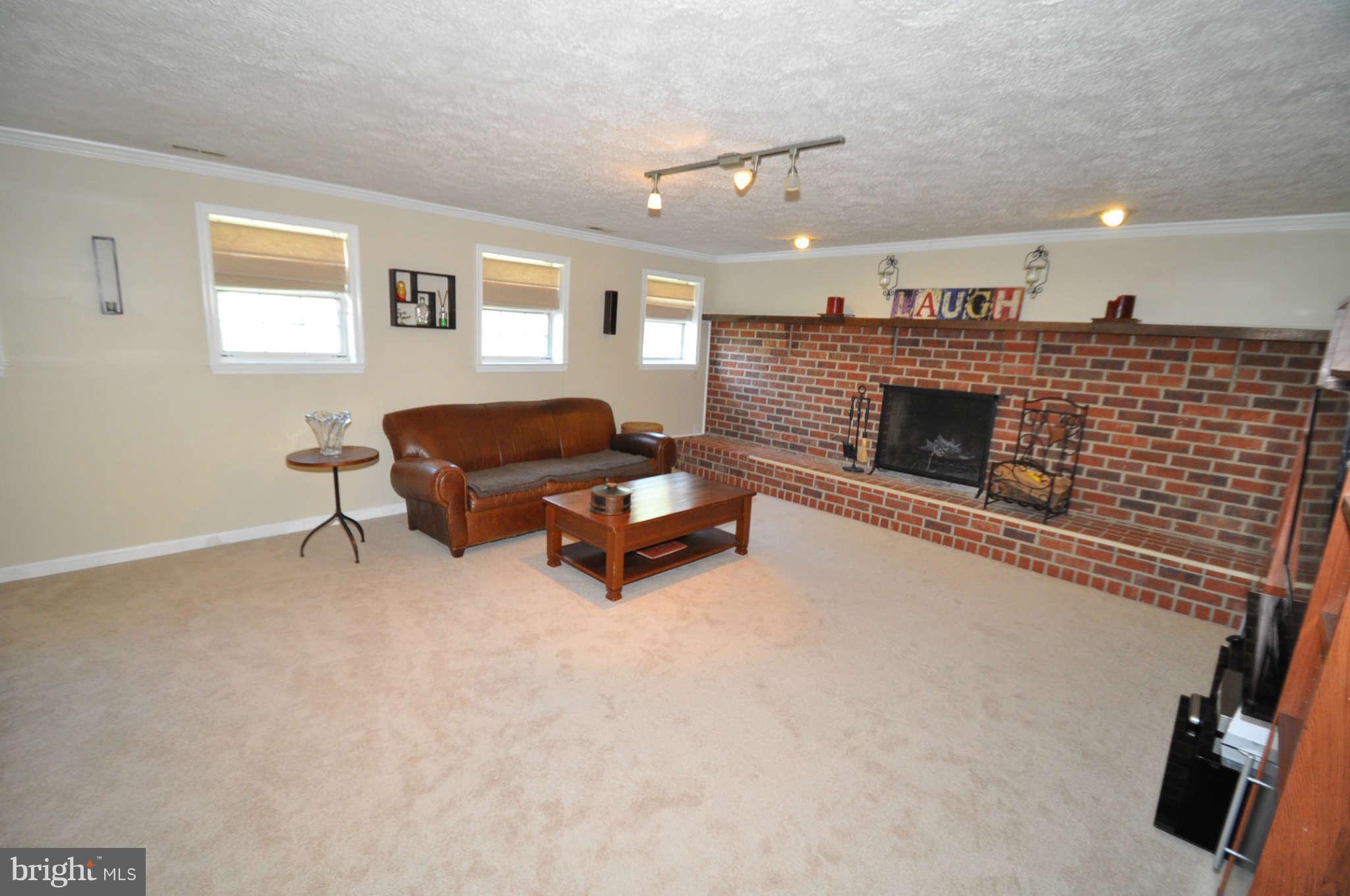 24509 Welsh Road Gaithersburg, MD 20882 - Photo 21 of 23 Family Room