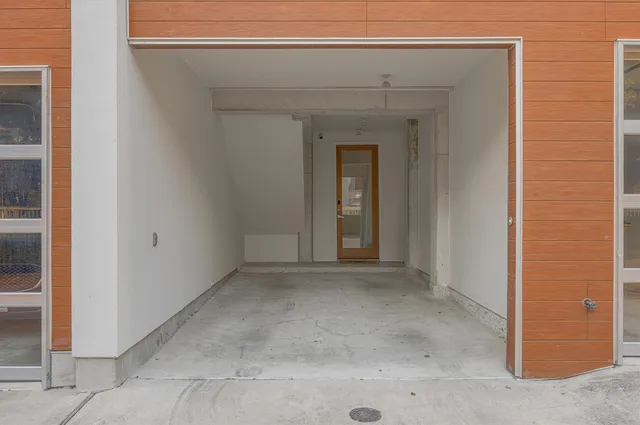 a picture of a very nice looking living room