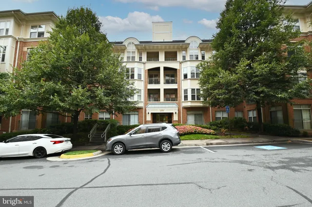 $3,000 | 11775 Stratford House Place, Unit 104, Reston, VA 20190